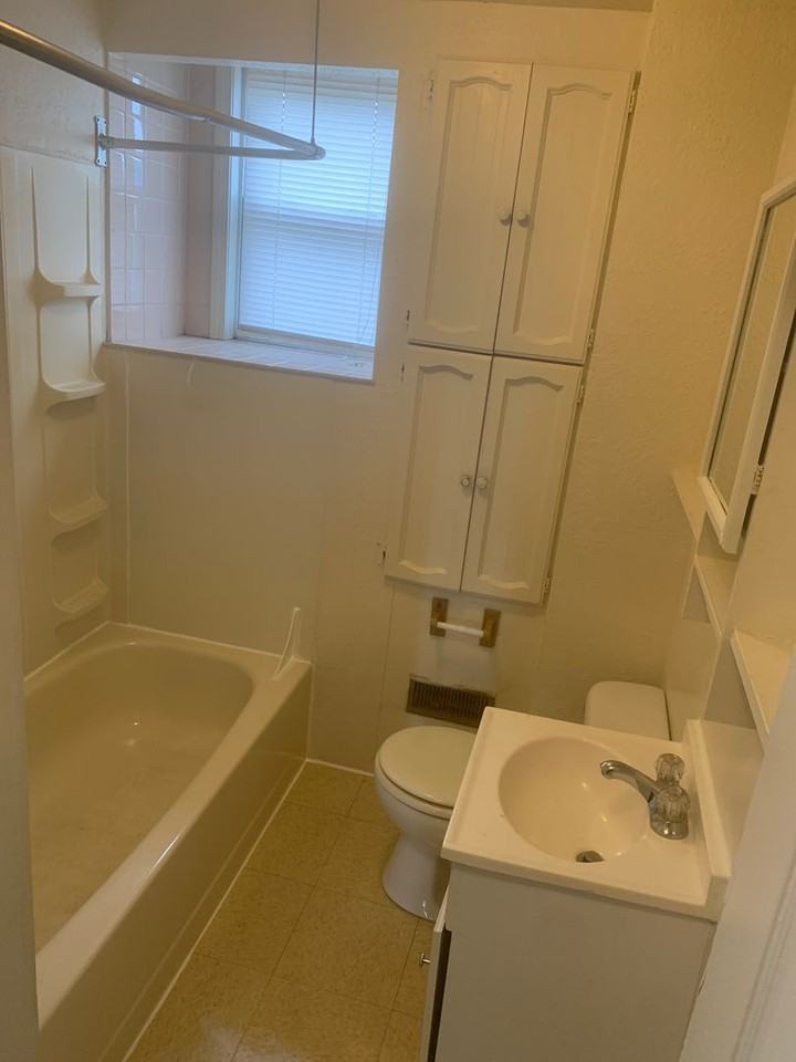 124 N West St #2 - Photo 7 of 13