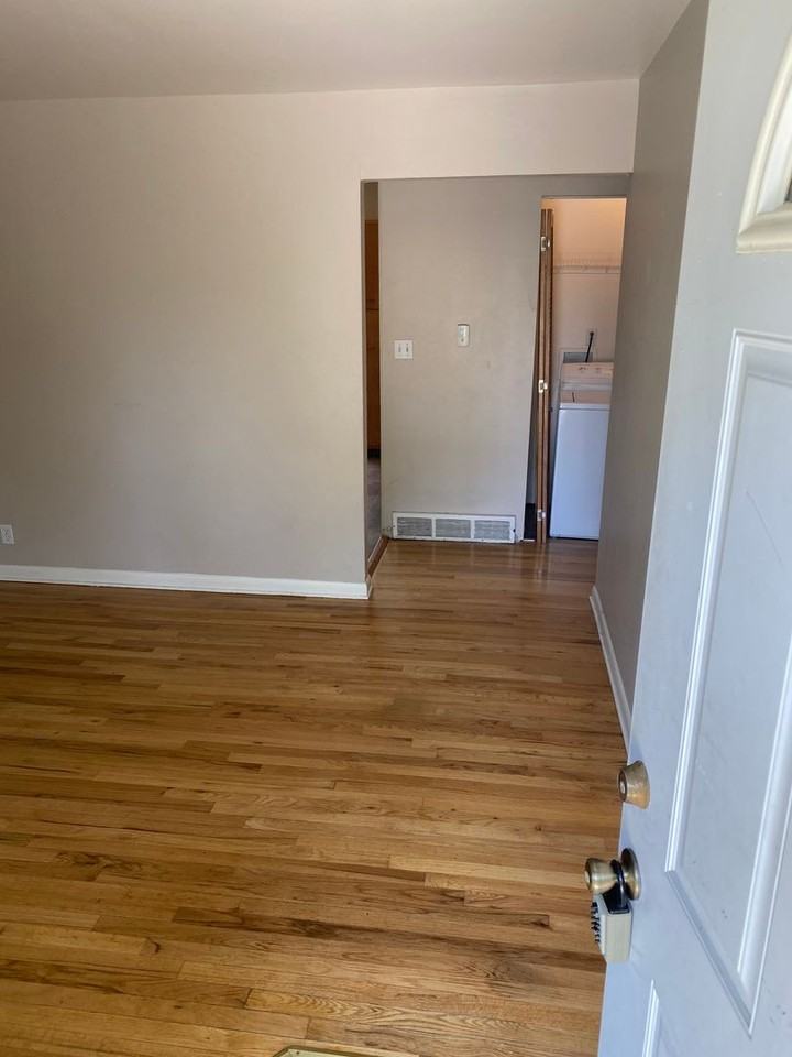825 36th St - Photo 3 of 11