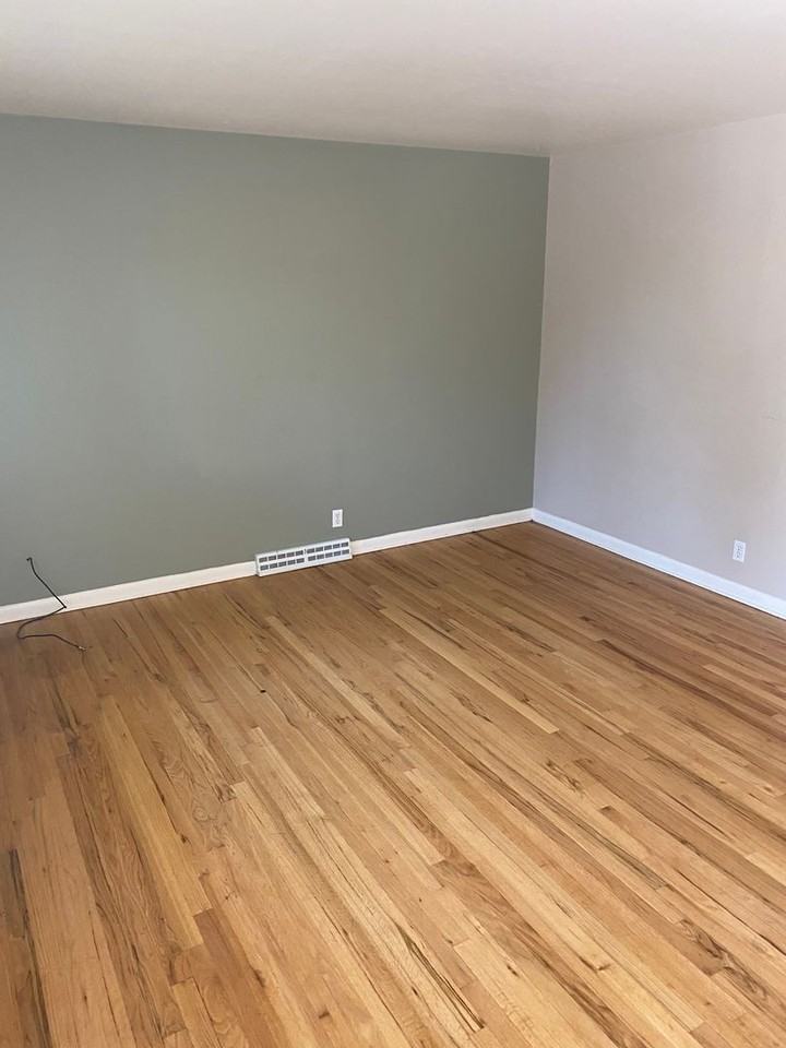 825 36th St - Photo 4 of 11
