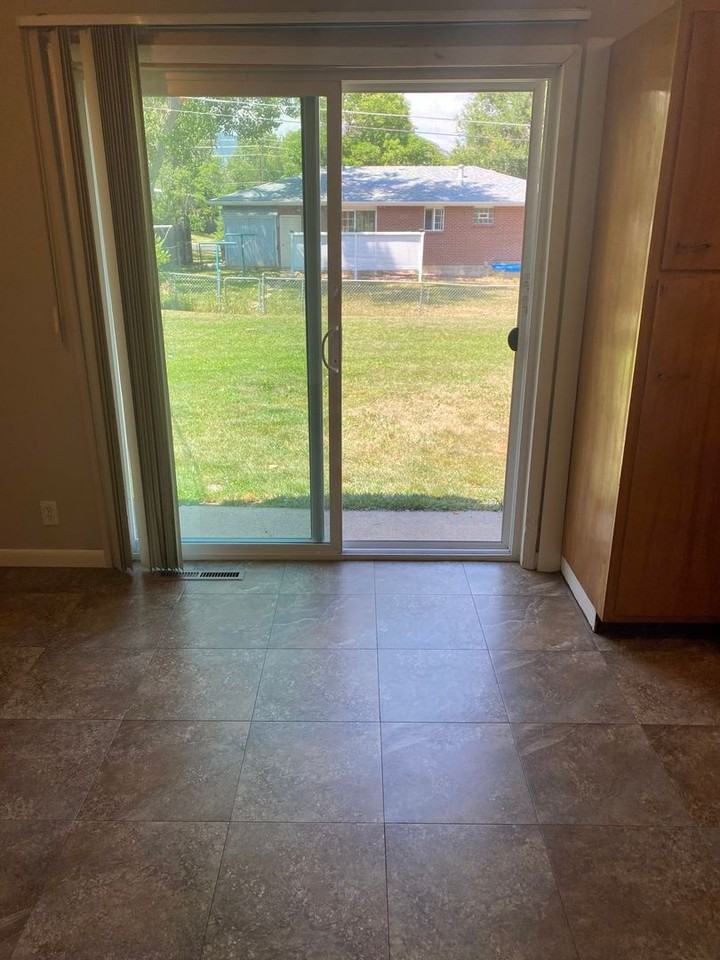 825 36th St - Photo 7 of 11