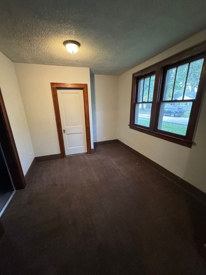 4728 Monroe St - Photo 3 of 8