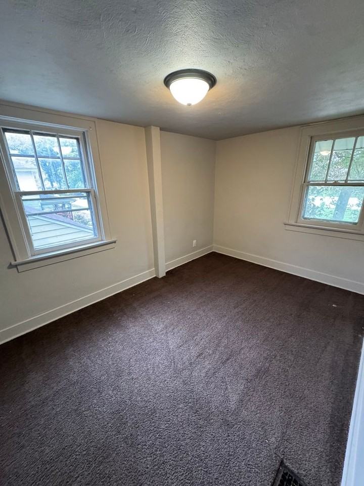 4728 Monroe St - Photo 5 of 8