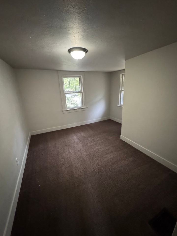 4728 Monroe St - Photo 6 of 8