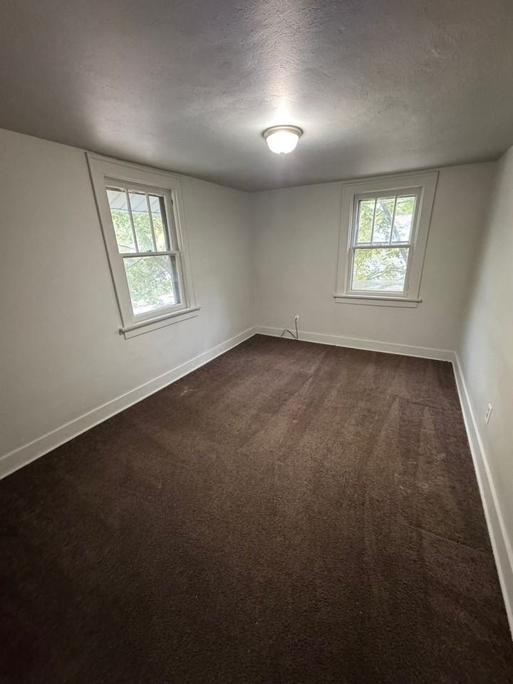 4728 Monroe St - Photo 7 of 8