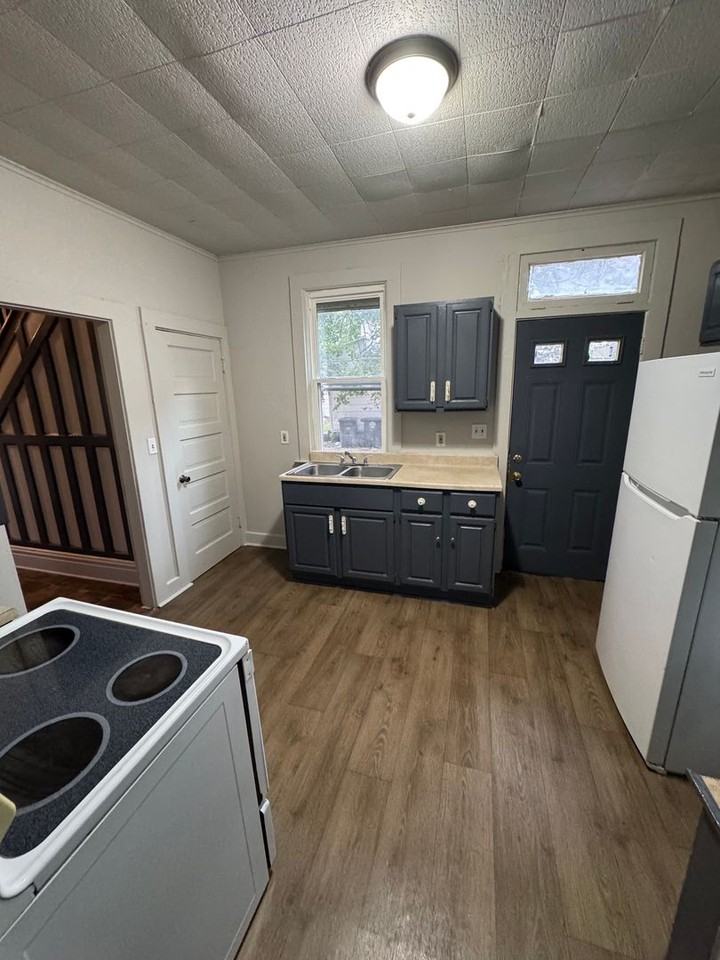 711 Guildford Ave - Photo 5 of 9