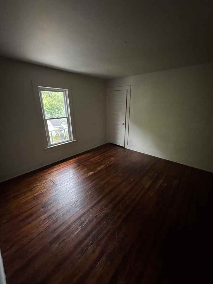 711 Guildford Ave - Photo 6 of 9