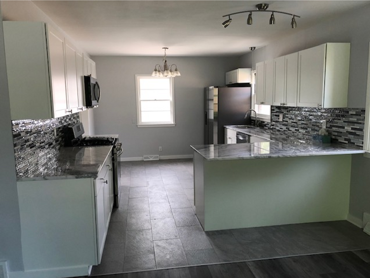 420 Ashworth Rd - Photo 5 of 17