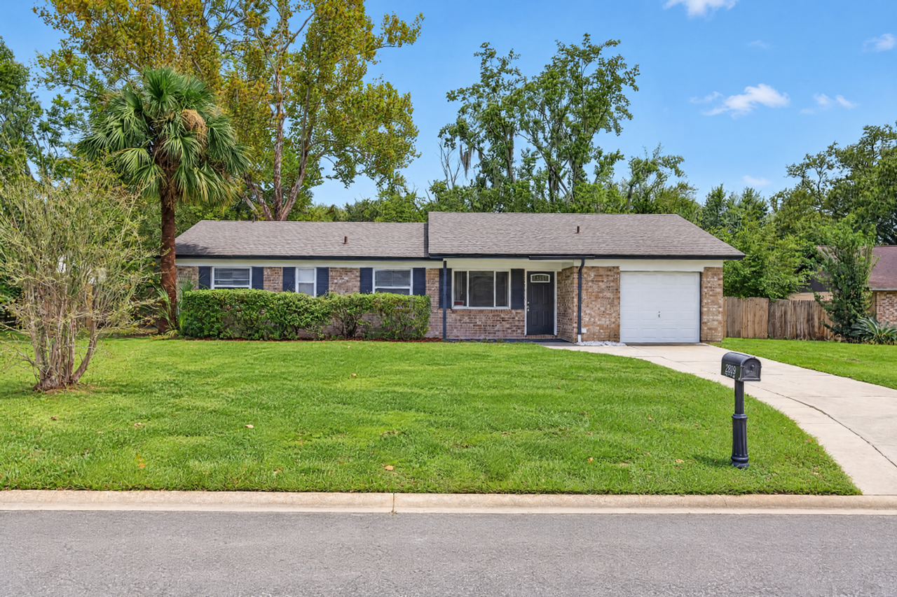 2819 Frontier Ave