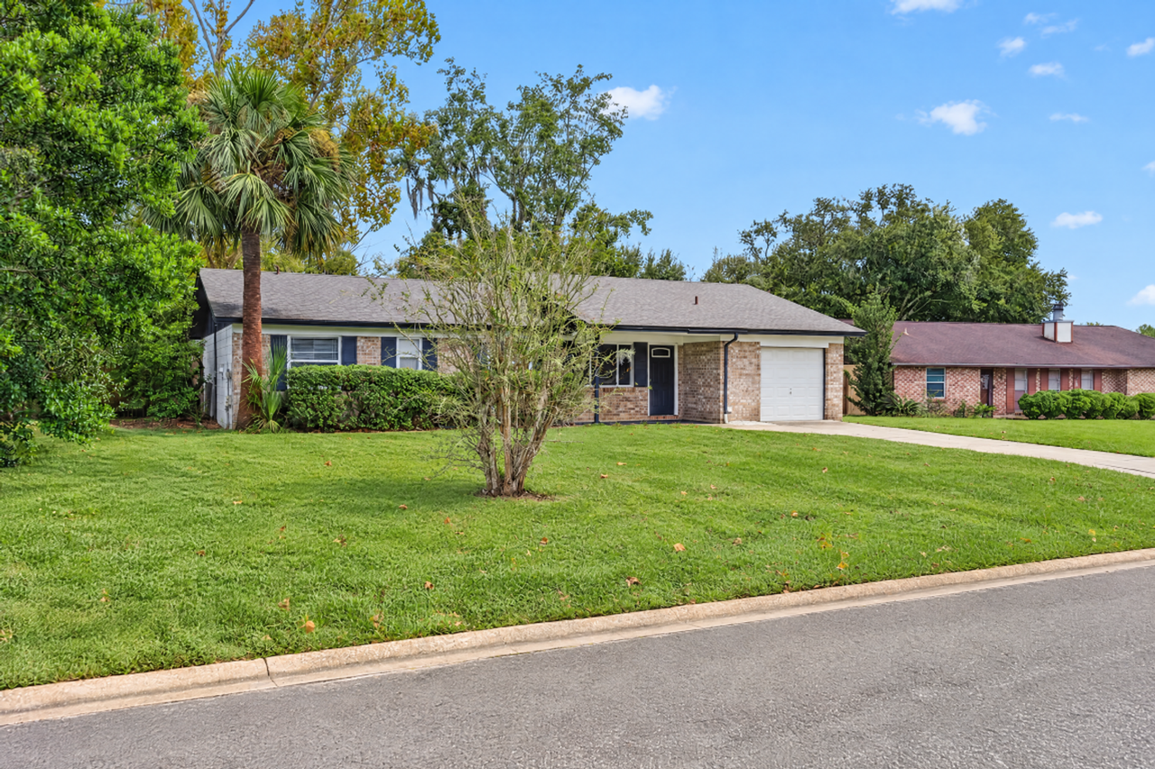 2819 Frontier Ave - Photo 3 of 35