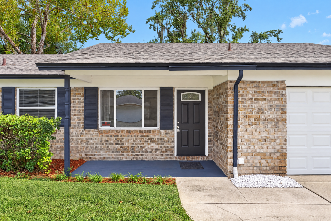 2819 Frontier Ave - Photo 5 of 35
