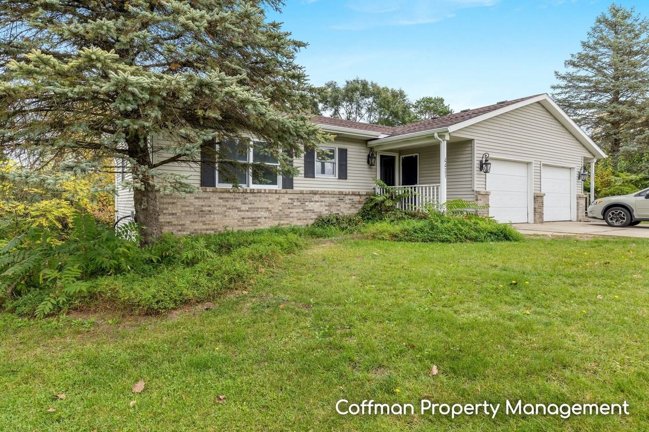 4431 4431 - 4433 Hillrise Court Northeast - Photo 2 of 18