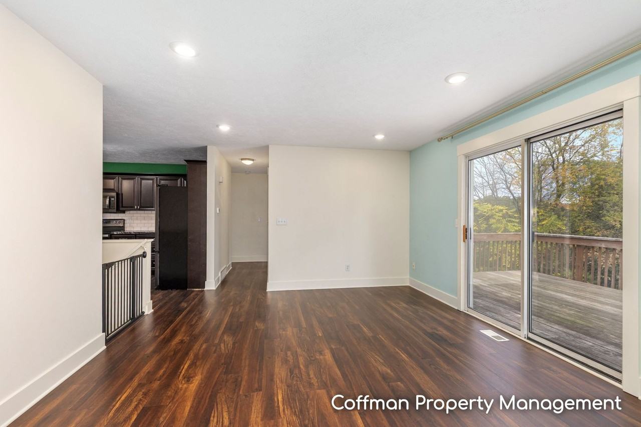 4431 4431 - 4433 Hillrise Court Northeast - Photo 6 of 18