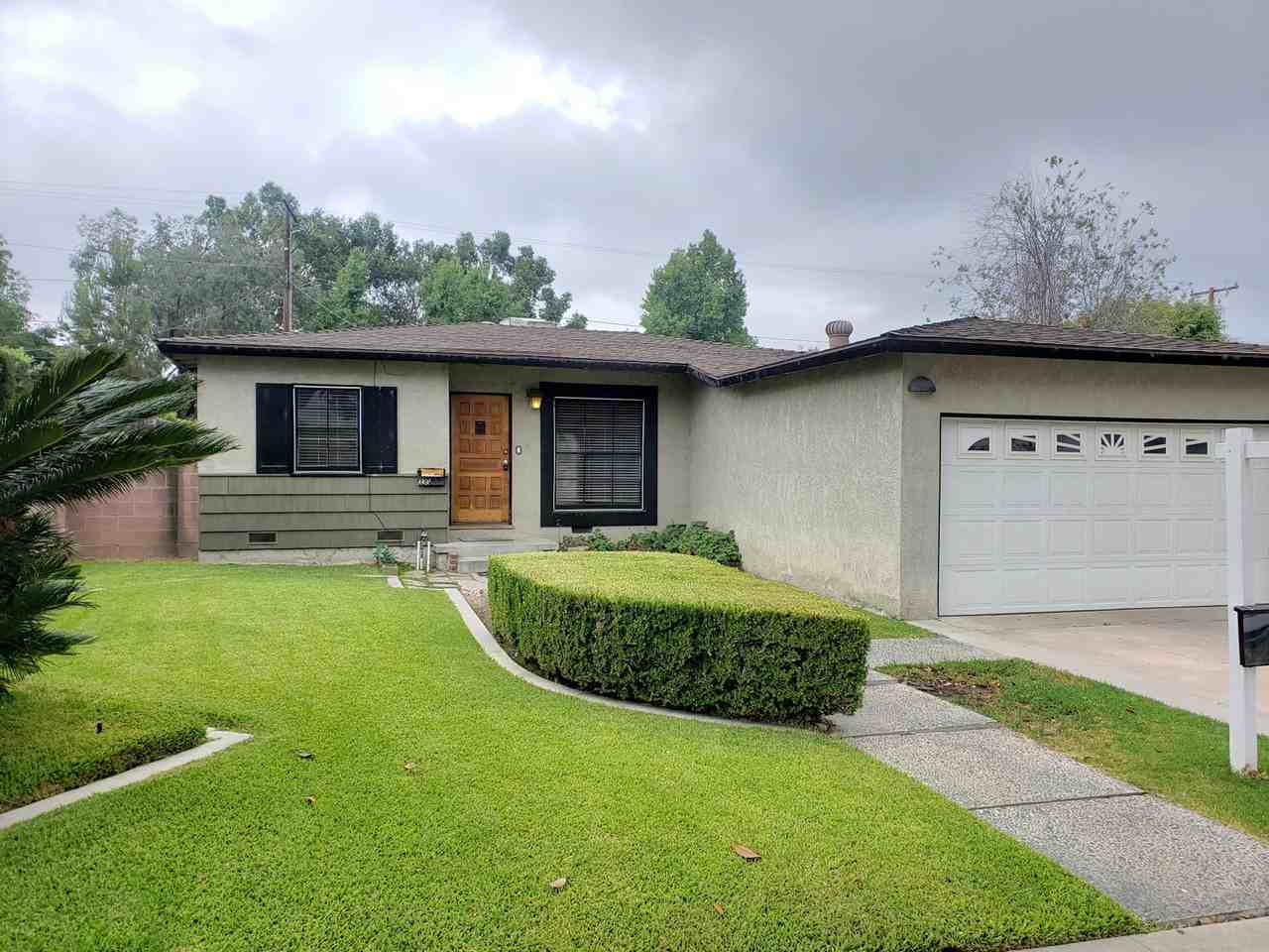 330 E Everett Pl - Photo 2 of 16