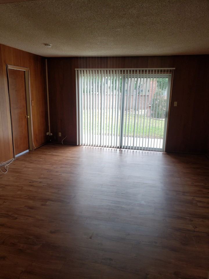 330 E Everett Pl - Photo 3 of 16