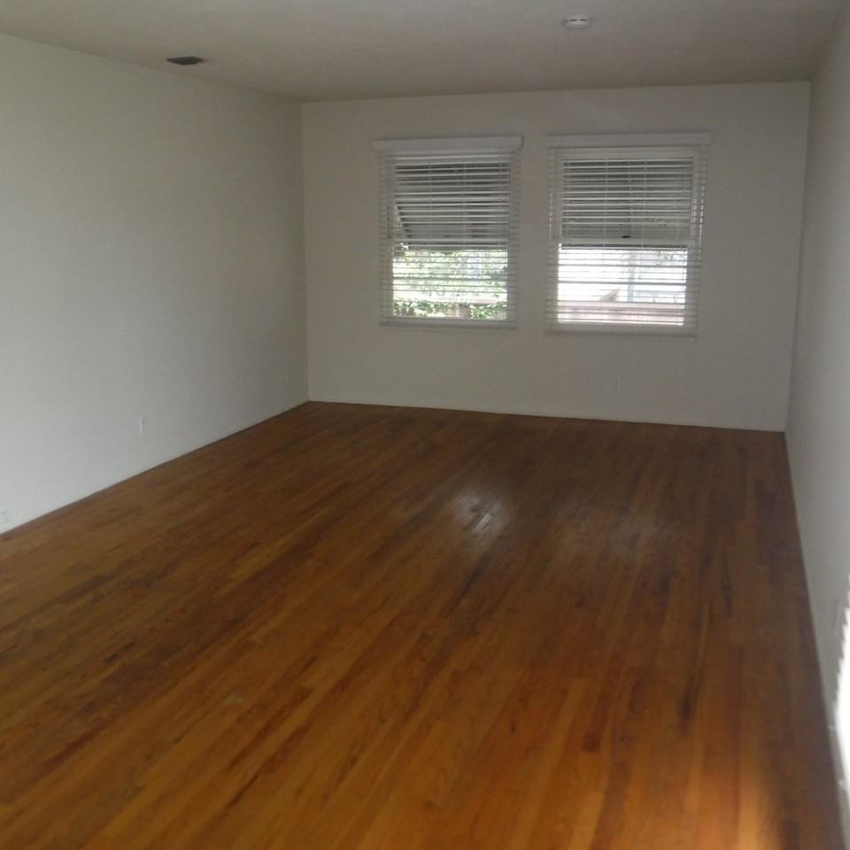 330 E Everett Pl - Photo 4 of 16