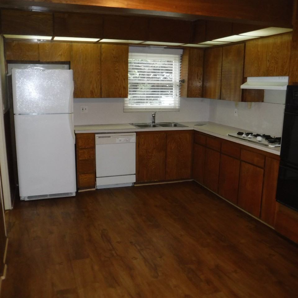 330 E Everett Pl - Photo 5 of 16