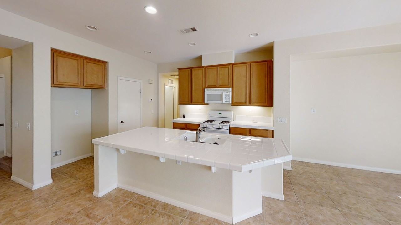 1559 Midnight Sun Dr - Photo 5 of 17