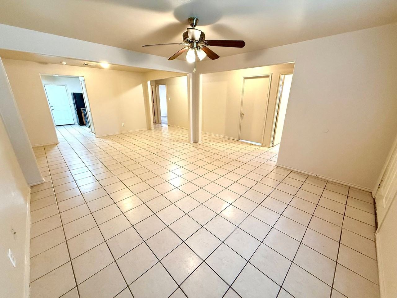 7568 Oak Chase - Photo 2 of 24