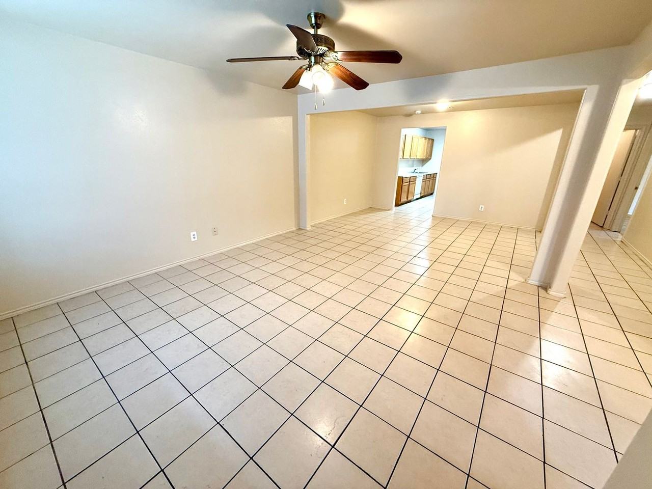 7568 Oak Chase - Photo 3 of 24