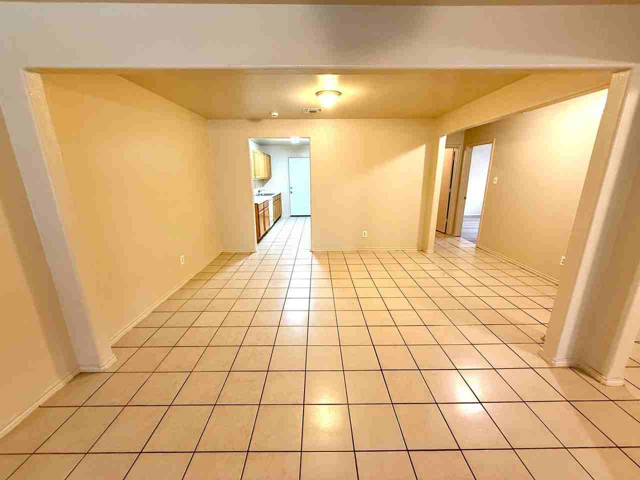 7568 Oak Chase - Photo 4 of 24