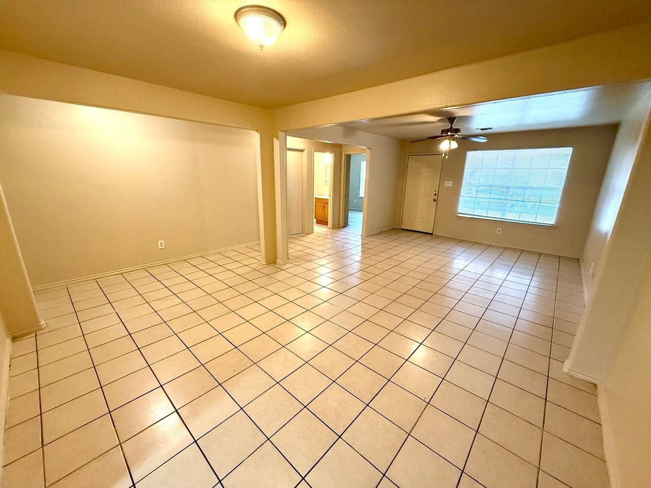 7568 Oak Chase - Photo 5 of 24