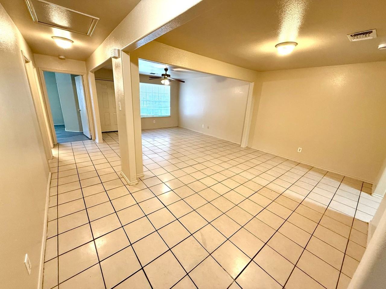 7568 Oak Chase - Photo 6 of 24