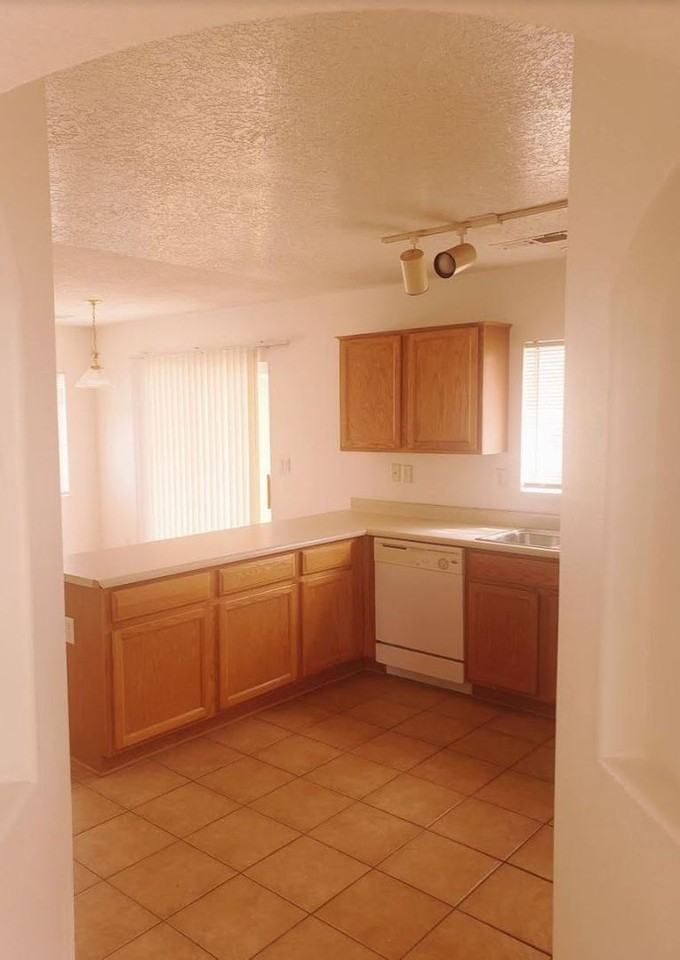 5532 Fence Lake Dr Ne - Photo 4 of 17