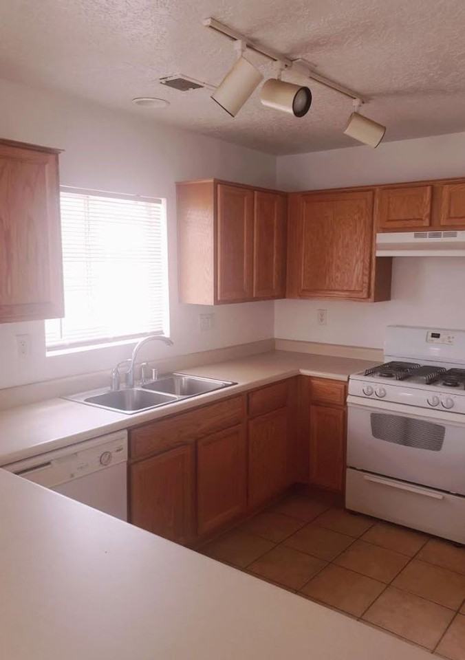 5532 Fence Lake Dr Ne - Photo 5 of 17