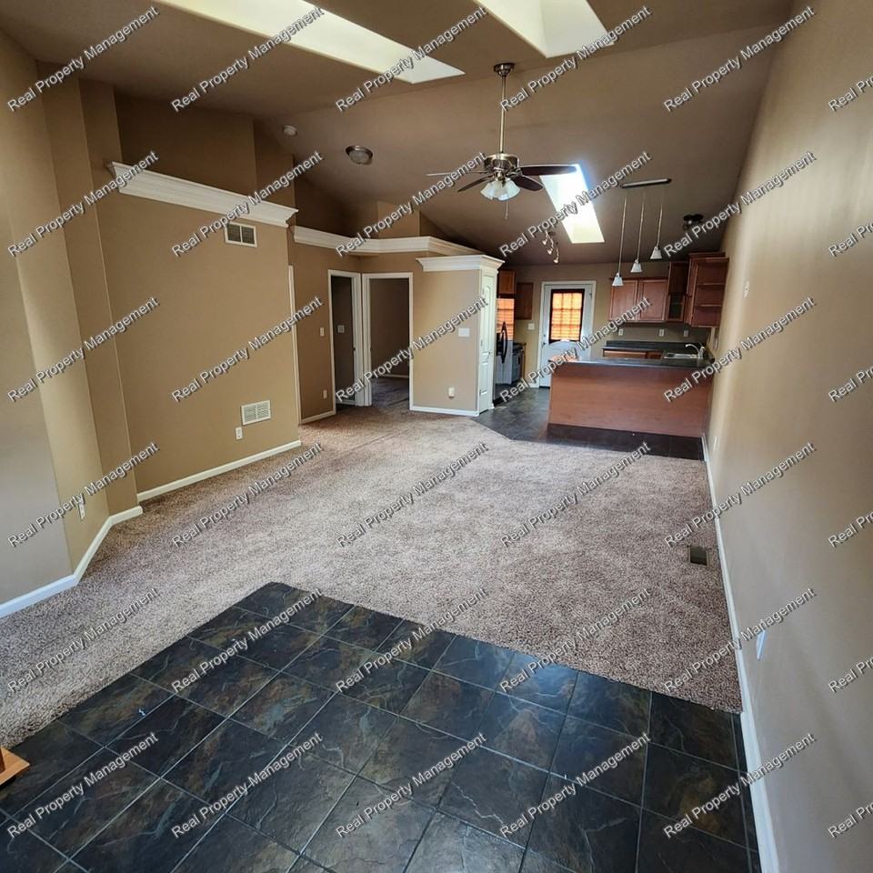 11218 Pike Pl - Photo 3 of 15
