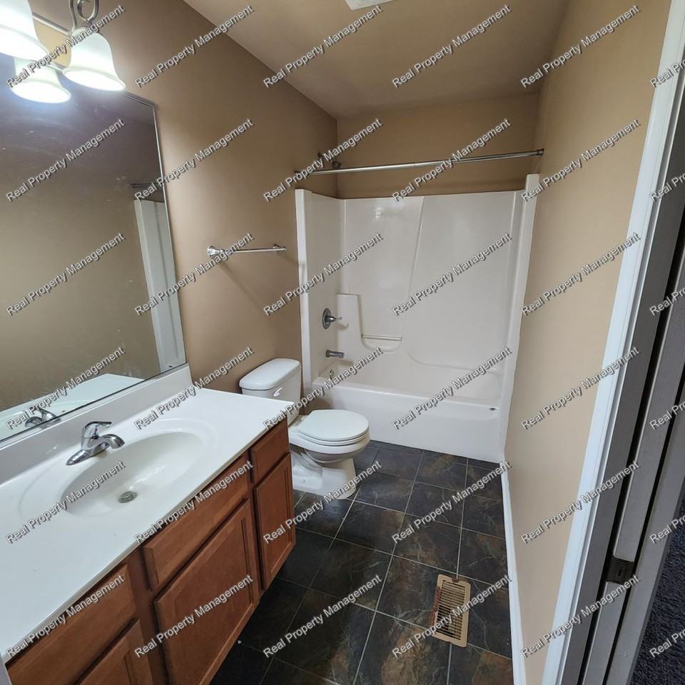 11218 Pike Pl - Photo 6 of 15