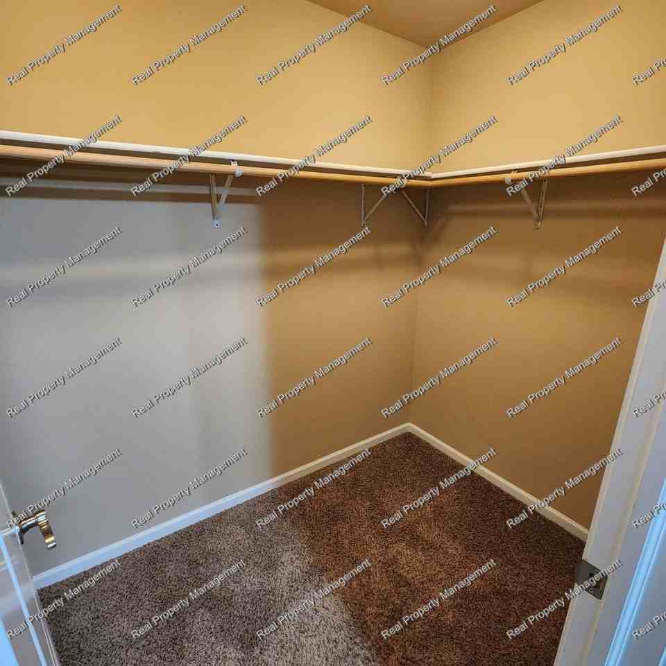 11218 Pike Pl - Photo 7 of 15