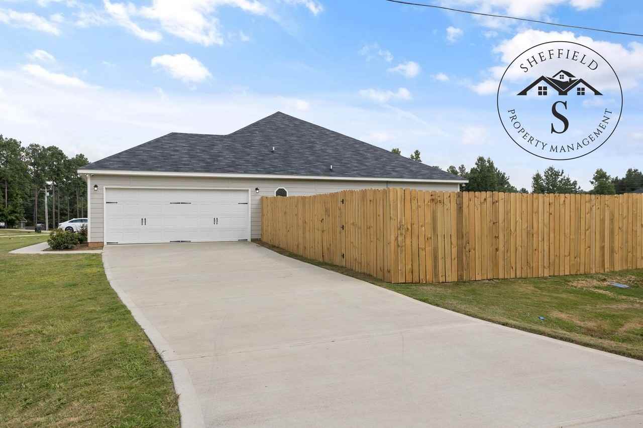 22 Elizabeth Way - Photo 3 of 25