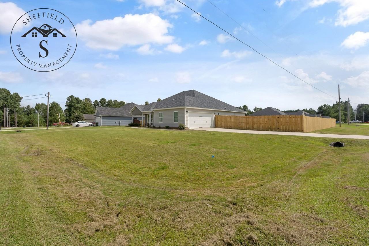 22 Elizabeth Way - Photo 4 of 25