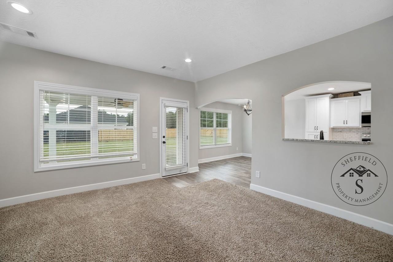 22 Elizabeth Way - Photo 7 of 25