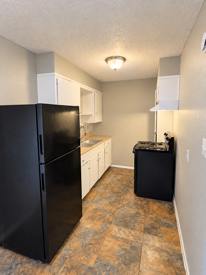 602 W Avenue M #24 - Photo 2 of 4