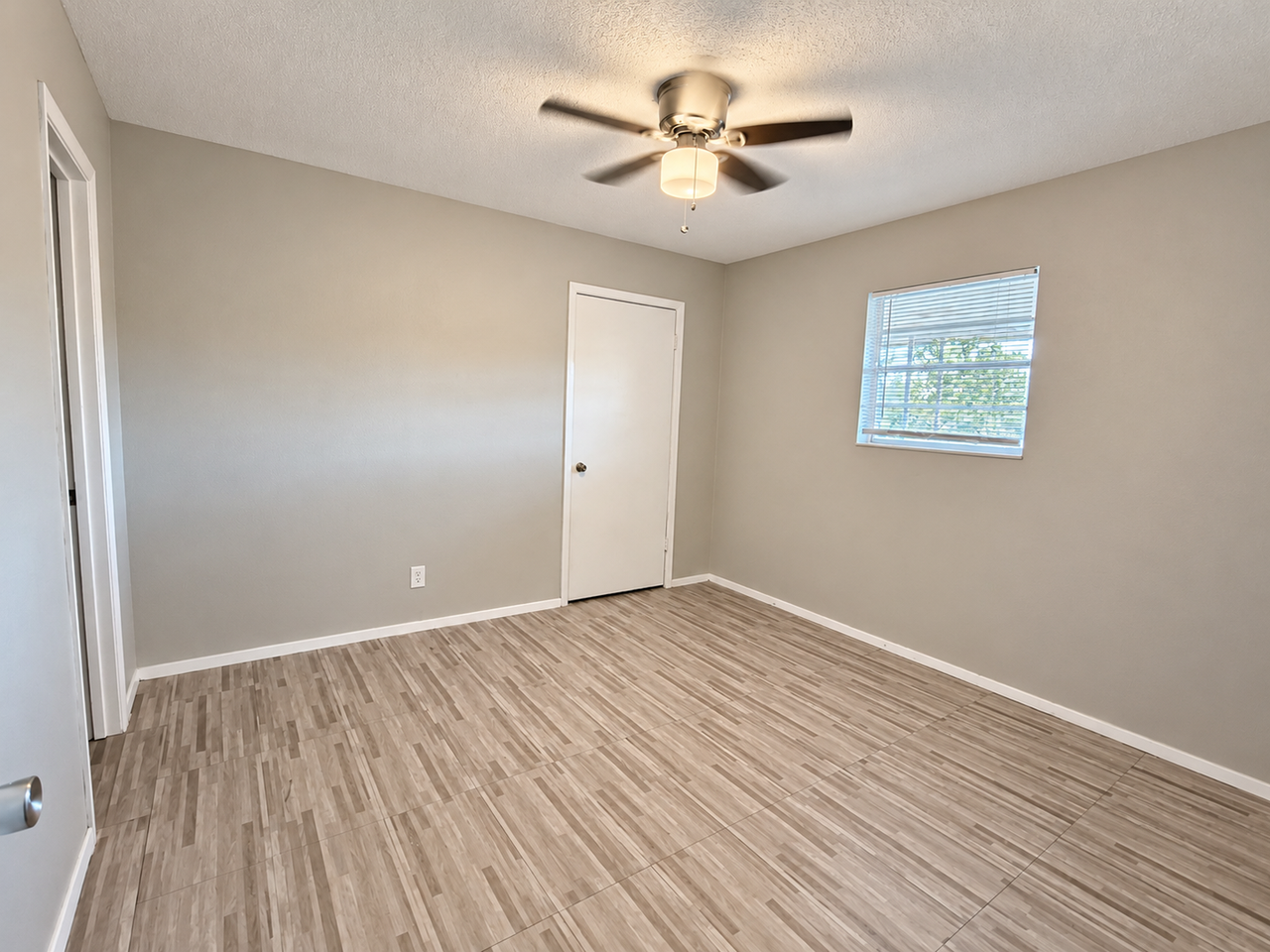 602 W Avenue M #24 - Photo 3 of 4