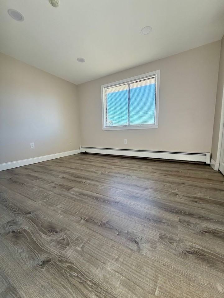 169 Aiken Ave - Photo 2 of 11