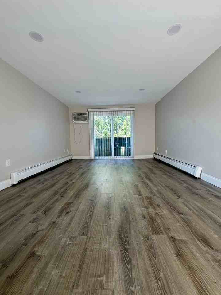 169 Aiken Ave - Photo 3 of 11