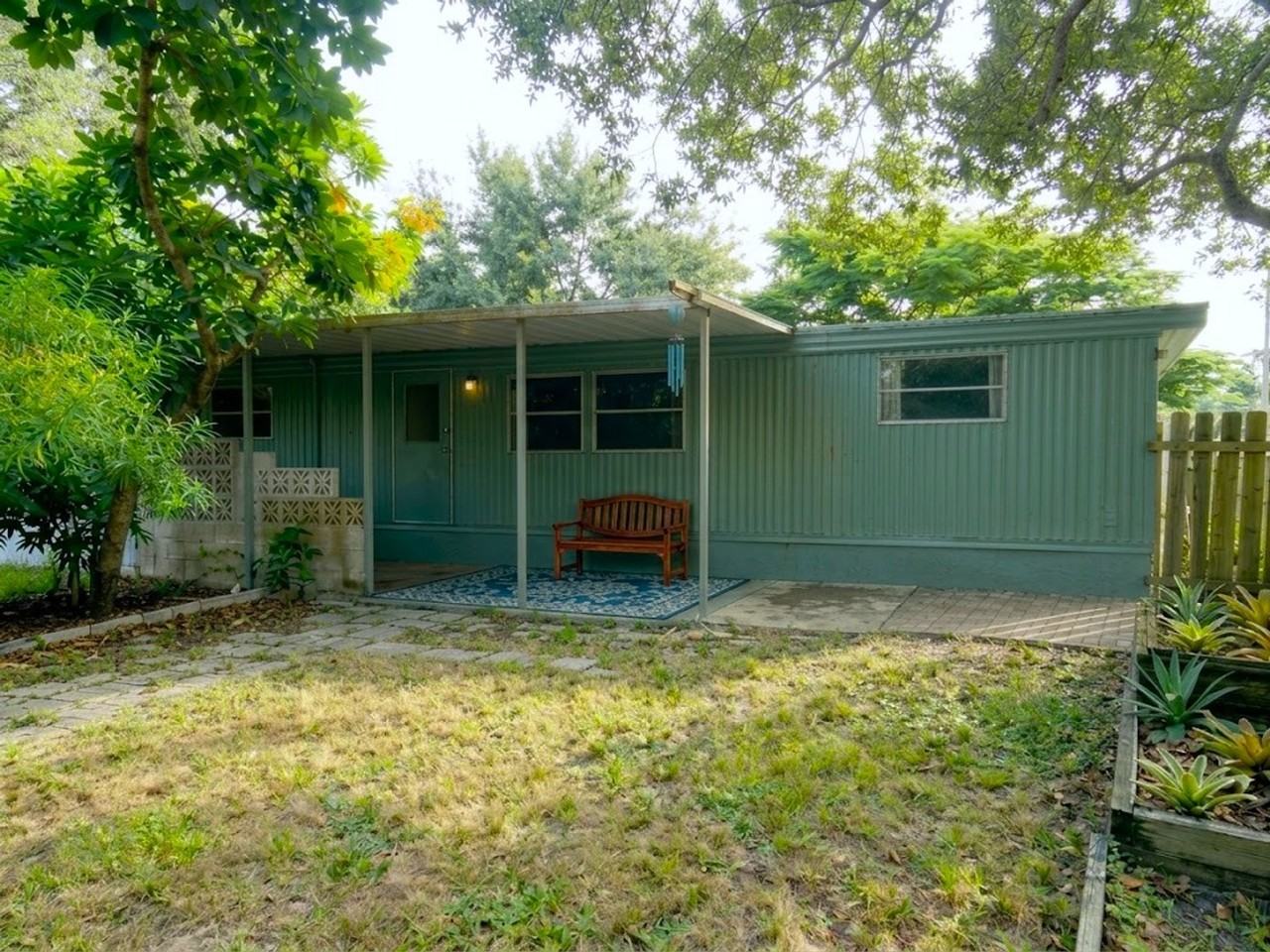 1/1 IN N. FT. MYERS... ELCTRIC, WATER, & INTERNET INCLUDED! - Photo 2 of 19