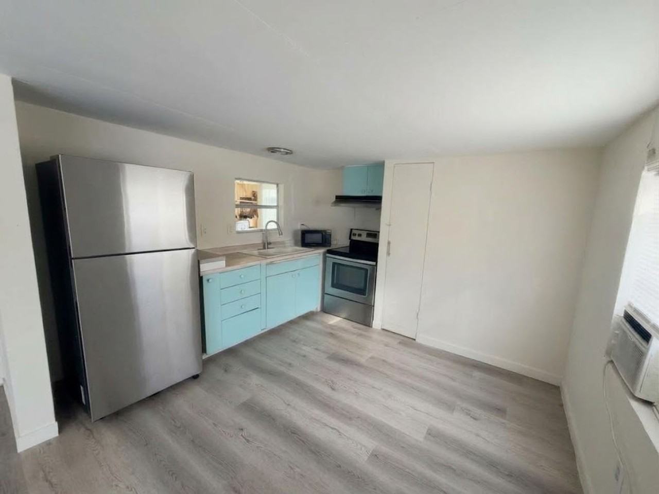1/1 IN N. FT. MYERS... ELCTRIC, WATER, & INTERNET INCLUDED! - Photo 3 of 19