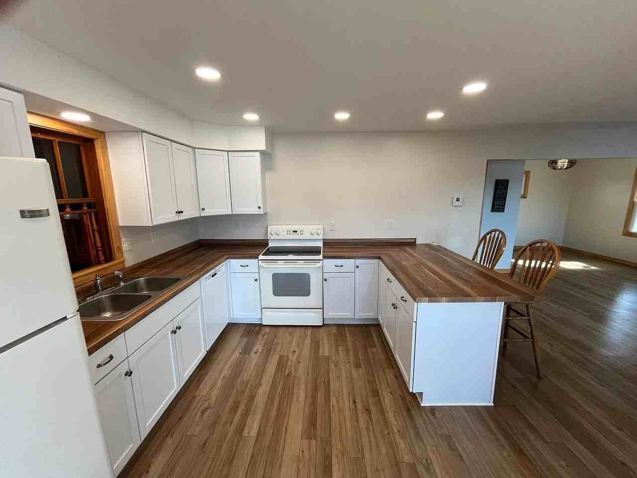 379539 N Shore Dr - Photo 5 of 29