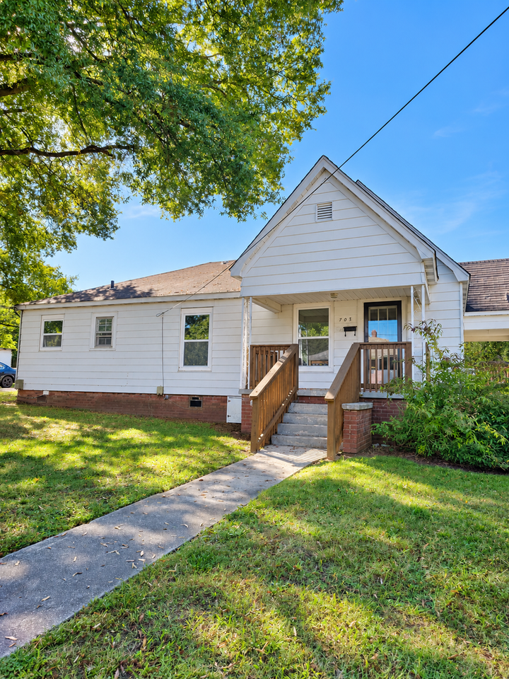 703 Louise Ave