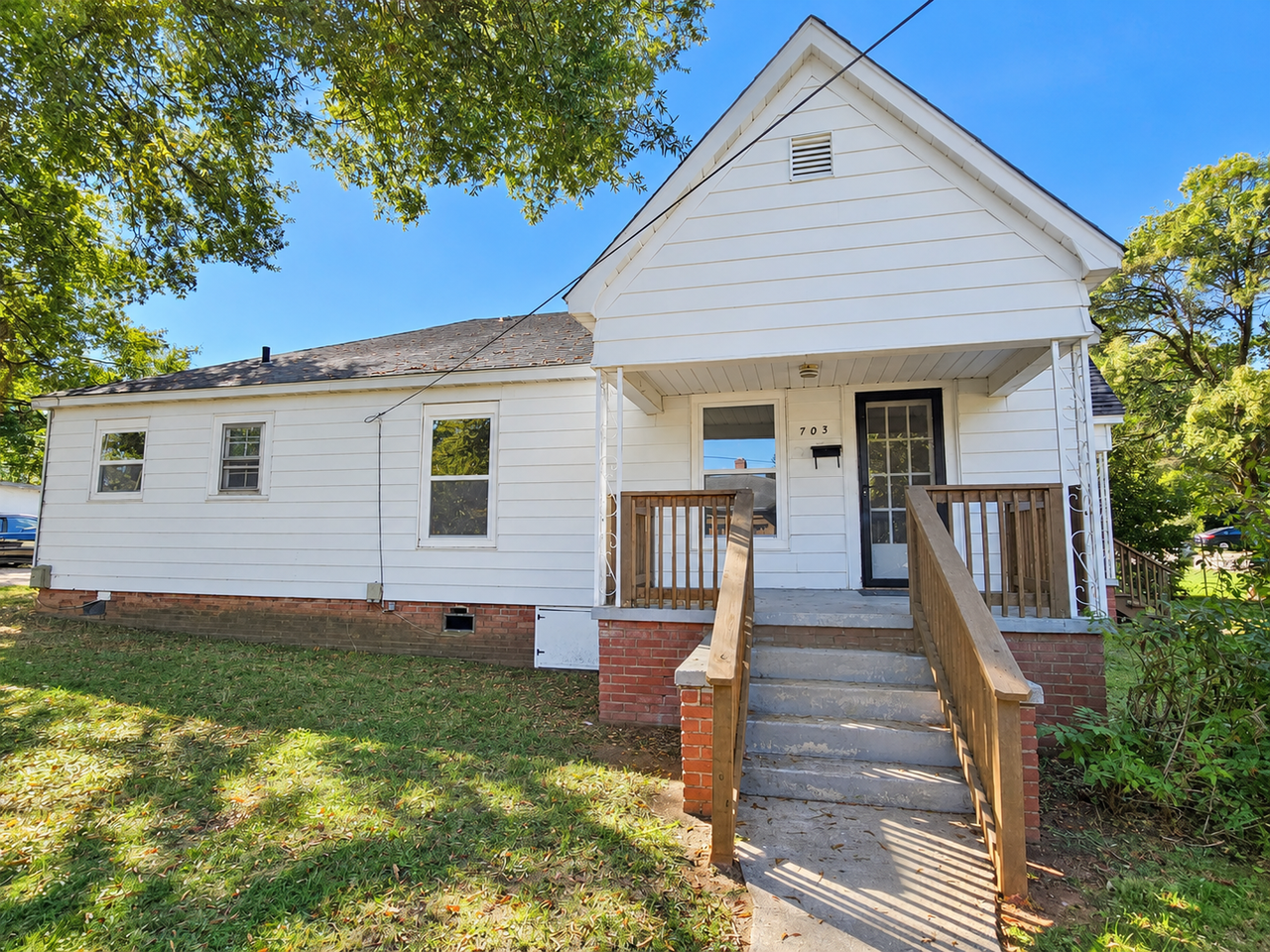 703 Louise Ave - Photo 2 of 9
