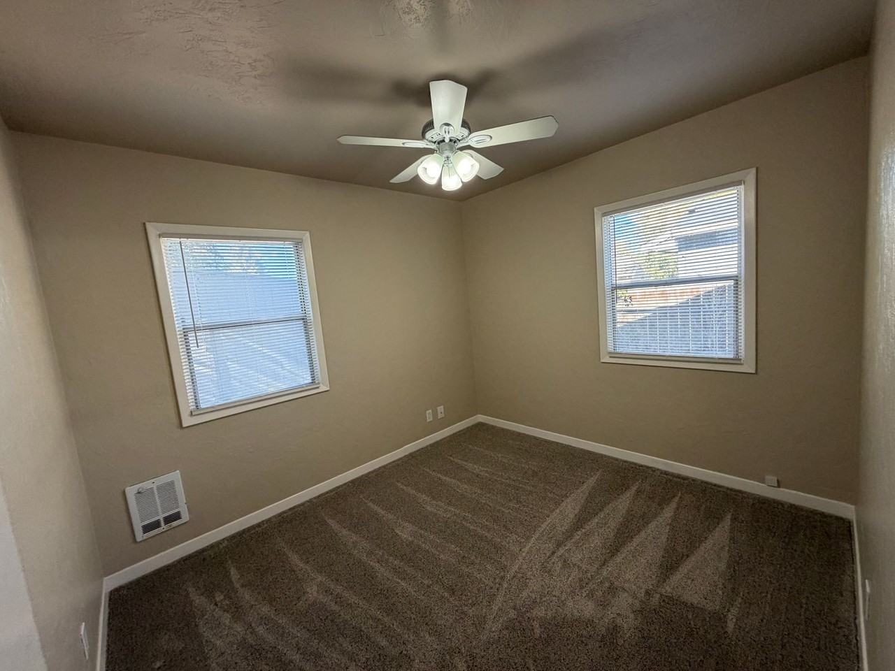 947 Sw 14th St - Photo 2 of 20