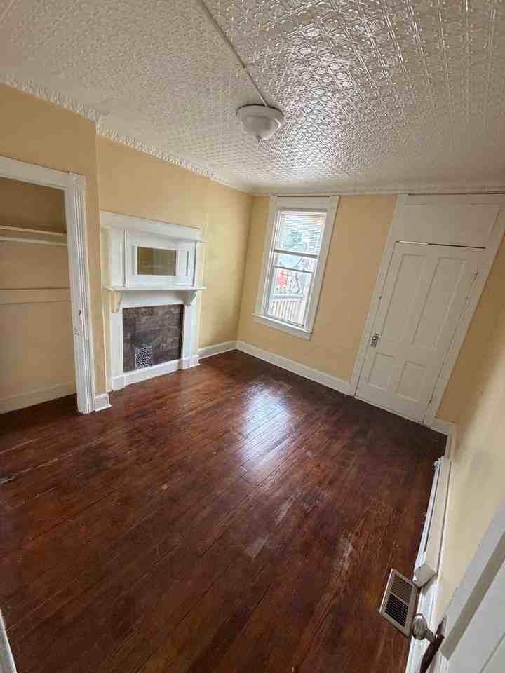 1942 W Fayette St - Photo 6 of 9