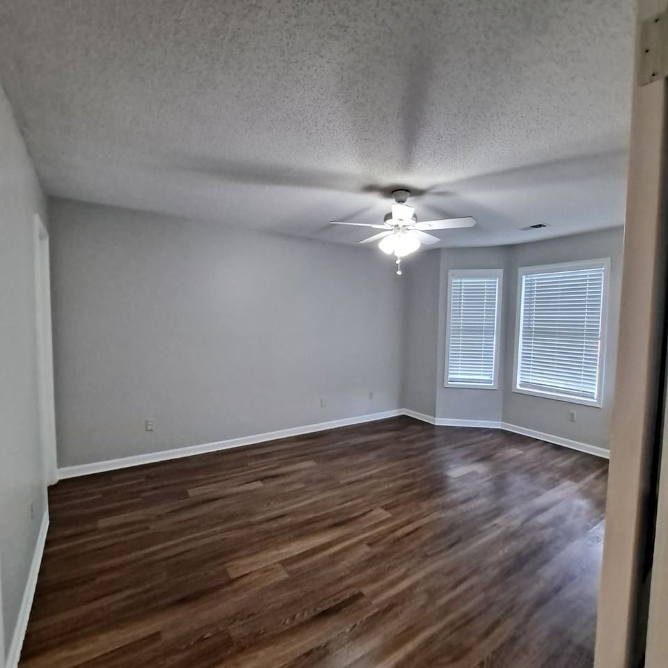 7419 Hollorn Ln - Photo 4 of 18