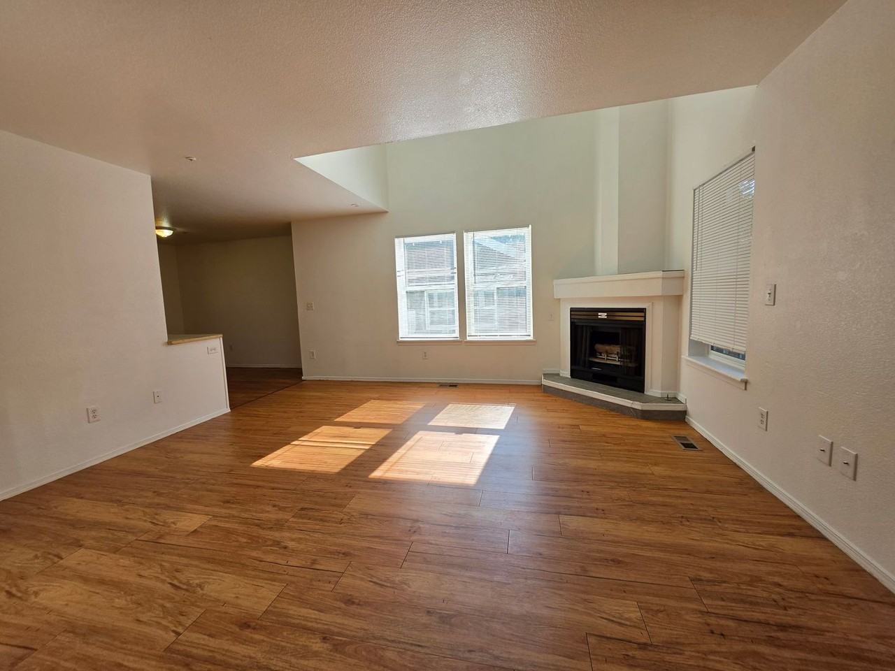 833 18th St - Photo 2 of 23