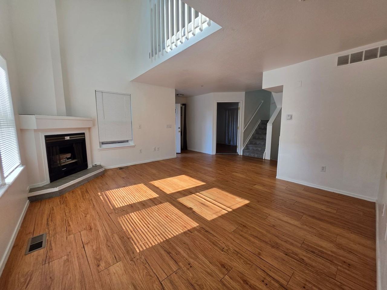 833 18th St - Photo 3 of 23