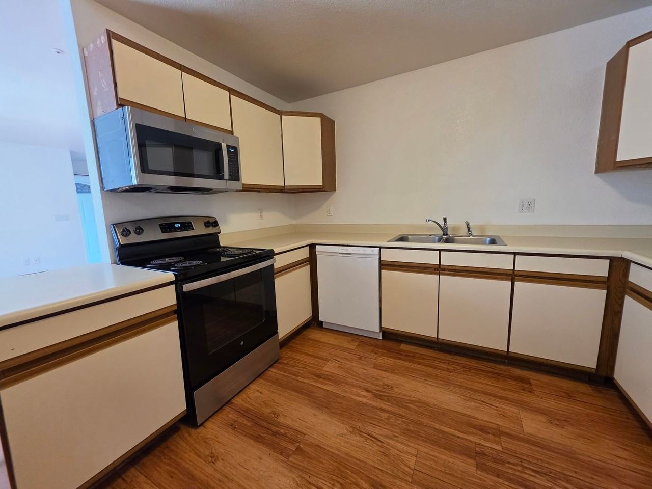 833 18th St - Photo 5 of 23