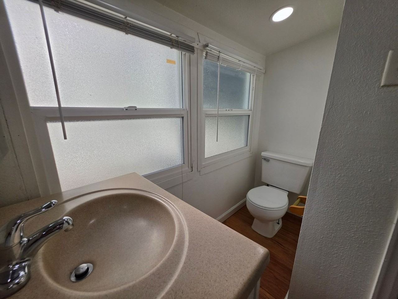 835 18th St - Photo 6 of 19